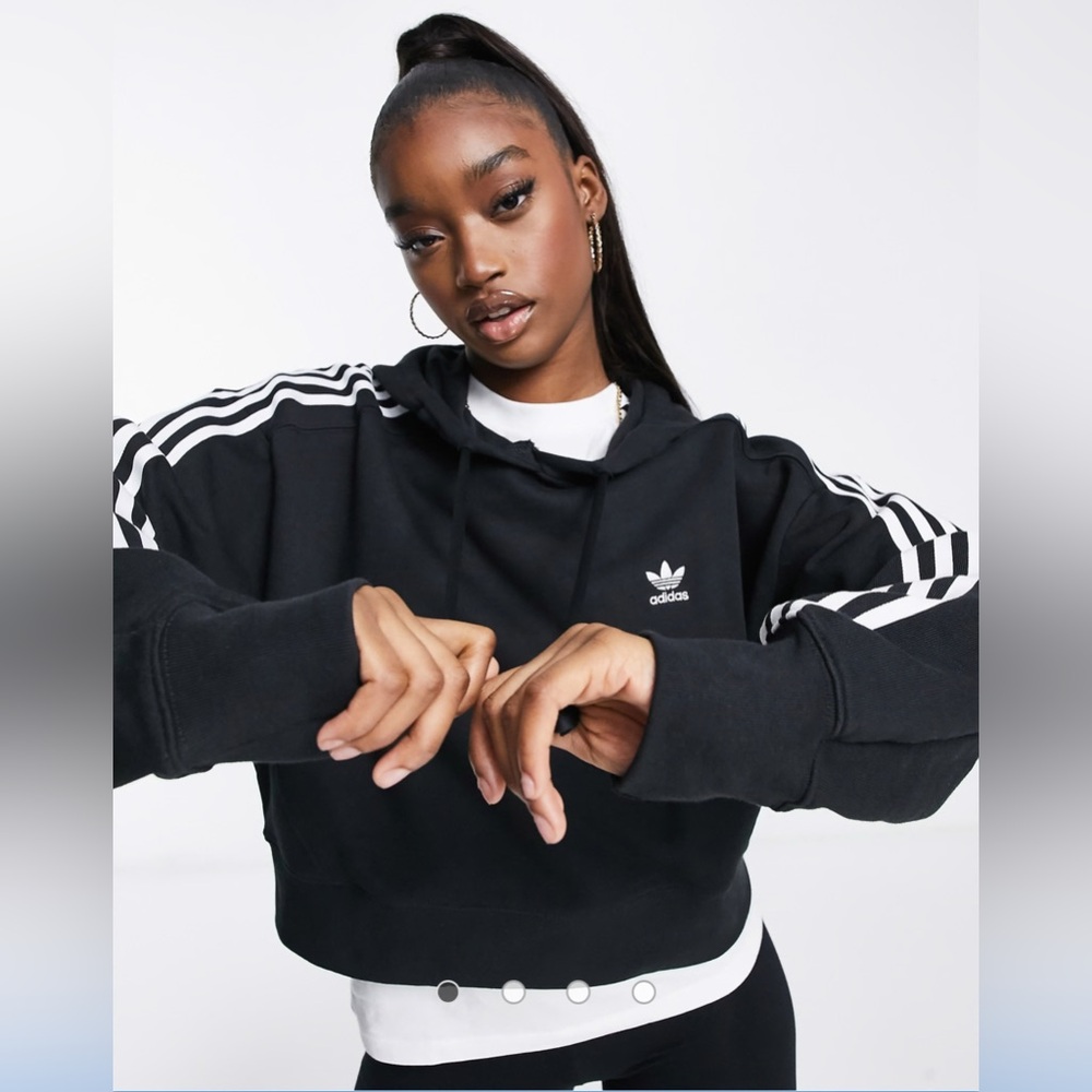 adidas Originals adicolor cropped hoodie in black - L